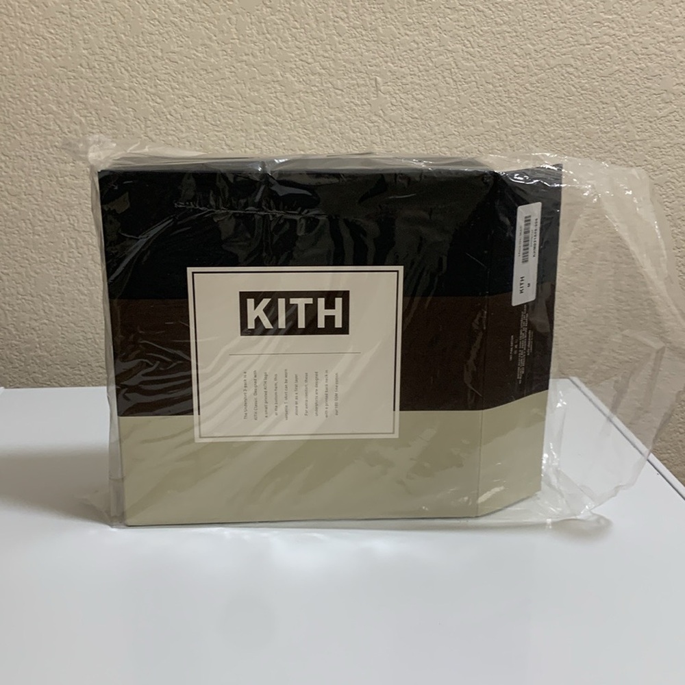 KITH 2x blue 2x green medium tee bundle(no tan) colors no longer available